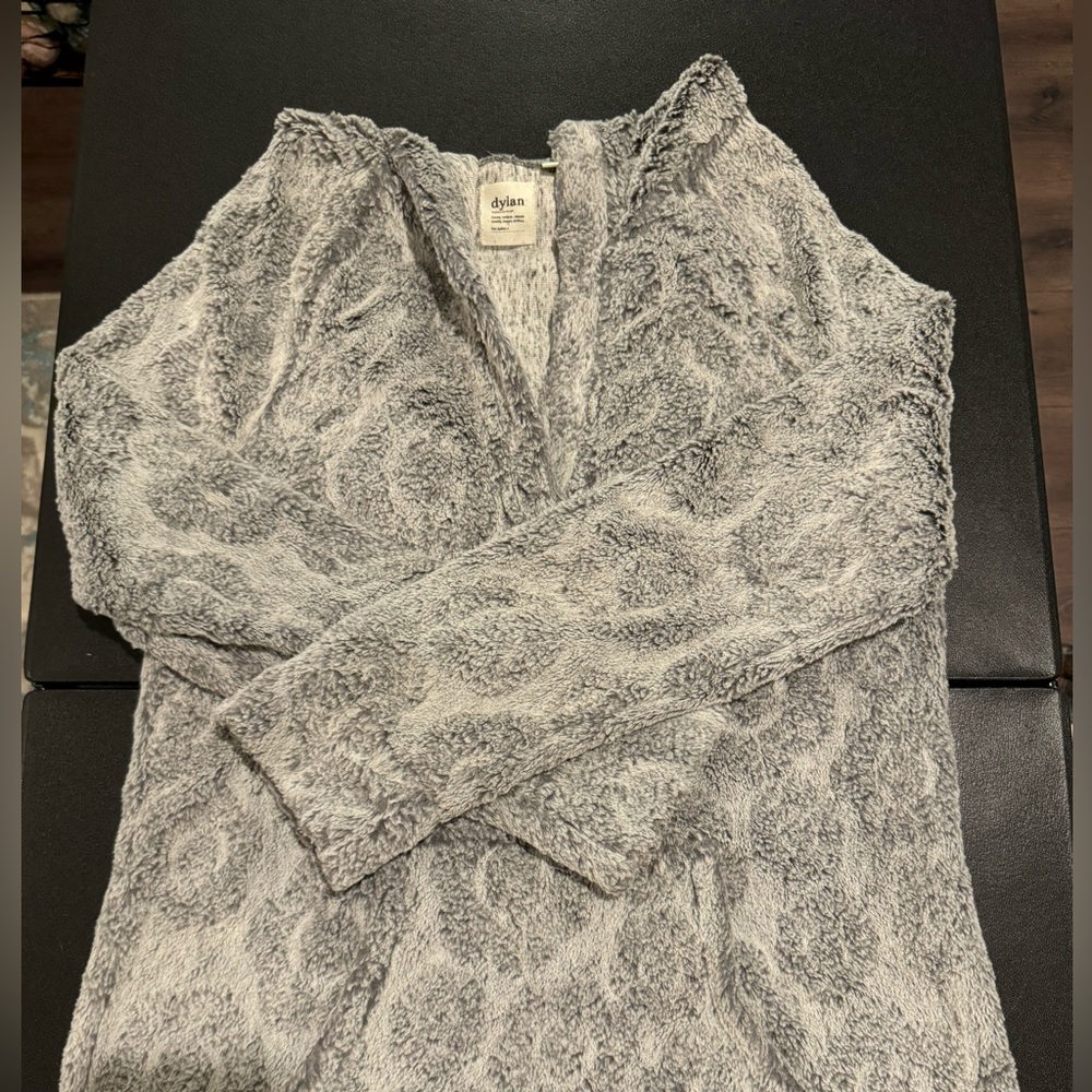 Women’s true grit by dylan pullover